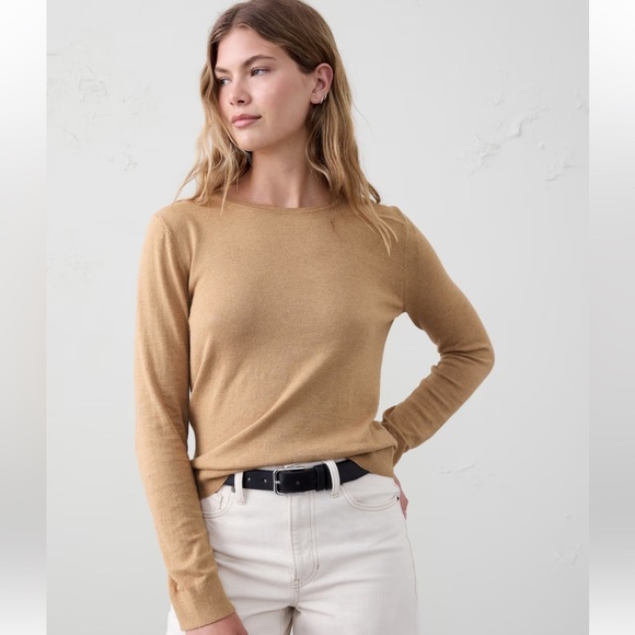 Banana Republic Sweaters - Banana Republic Tan Forever Crew-Neck Sweater Women’s Size XL Lightweight